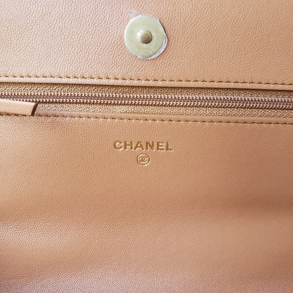 Authentic Brand New Chanel 19 WOC 21K - Picture 9 of 10